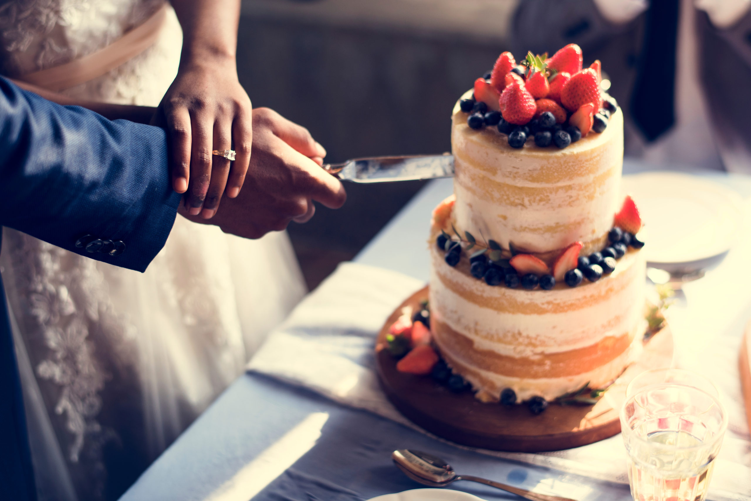 How Much Does A Wedding Cake Cost? (Everything You Need To Know)